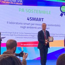 Angelo Saccà (UNITO) riceve il premio per il progetto 4smart