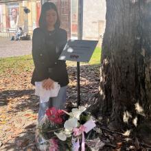 Dalila Beninati scopre la targa dedicata alla sorella