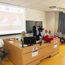 La consegna degli attestati con le autorità presenti