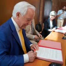 La firma della convenzione