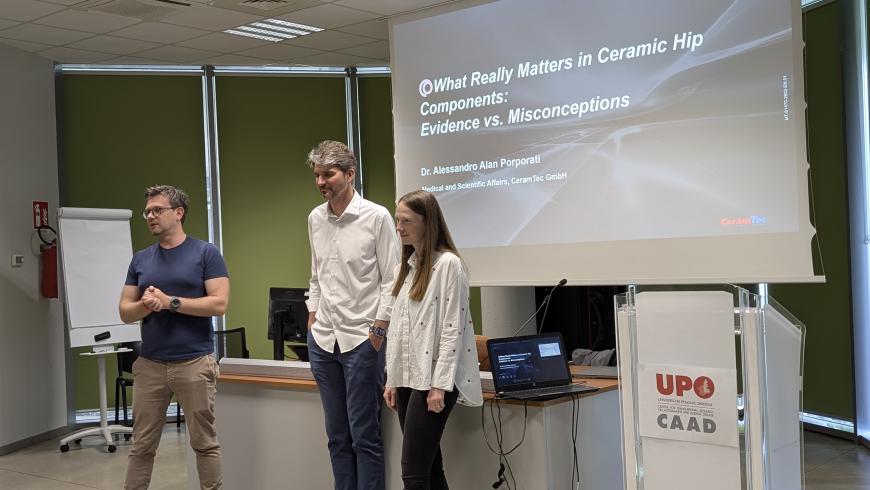 Da sinistra: il professor Andrea Cochis, il dottor Alessandro Alan Porporati e la dottoressa Ina Lackner di Ceramtec